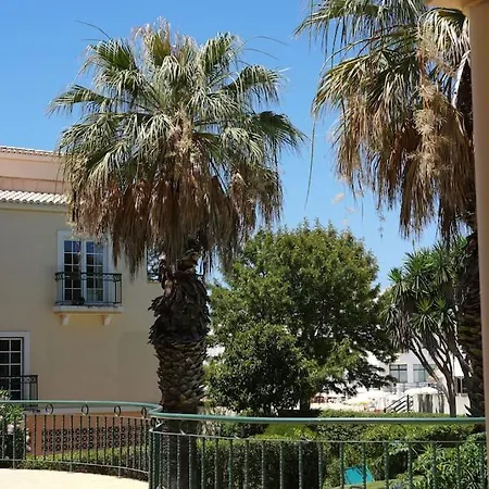 Spacious Portuguese Flat With Pool Next To *
