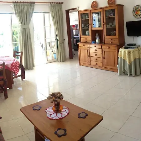 Spacious Portuguese Flat With Pool Next To