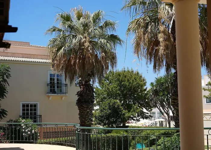 Spacious Portuguese Flat With Pool Next To *