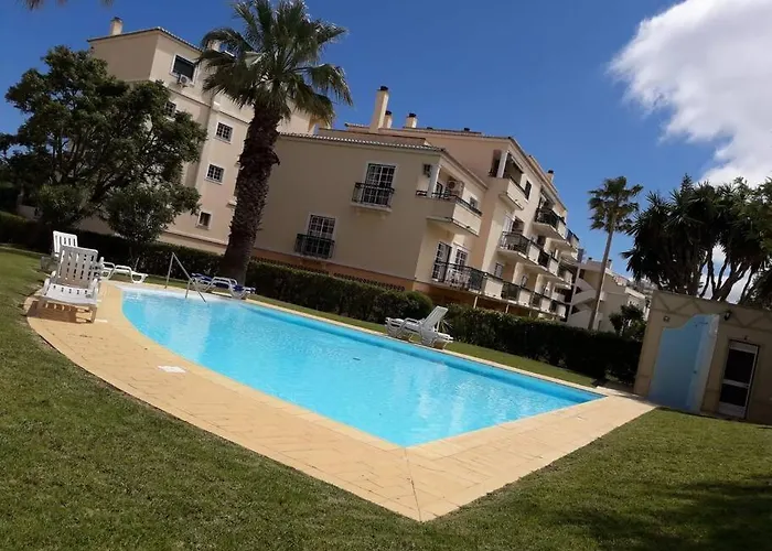 Spacious Portuguese Flat With Pool Next To *