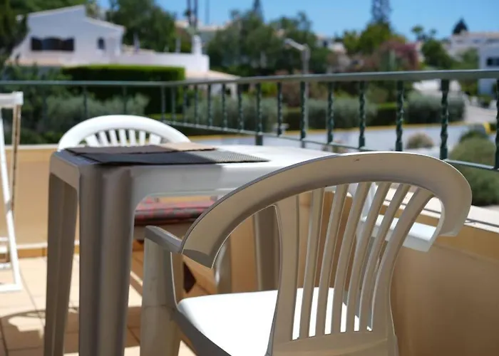 Spacious Portuguese Flat With Pool Next To