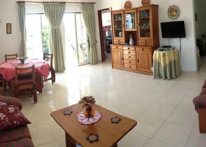 Spacious Portuguese Flat With Pool Next To