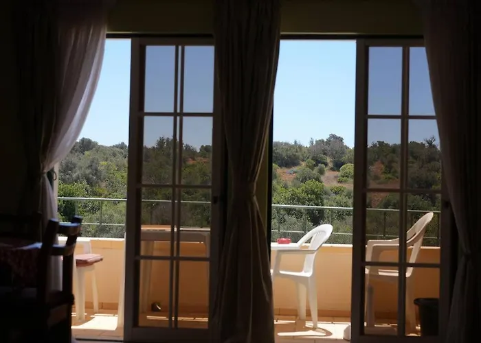 Spacious Portuguese Flat With Pool Next To