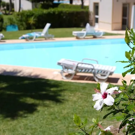 アパート Spacious Portuguese Flat With Pool Next To アルヴォル