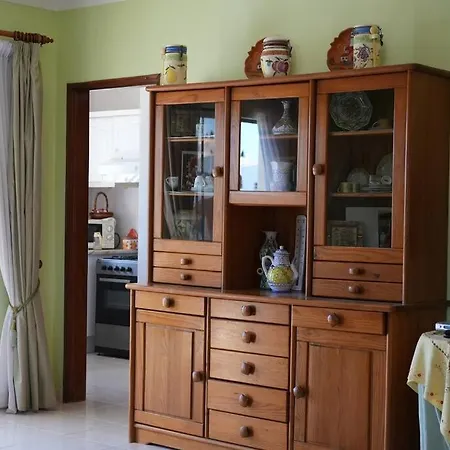 Spacious Portuguese Flat With Pool Next To アルヴォル