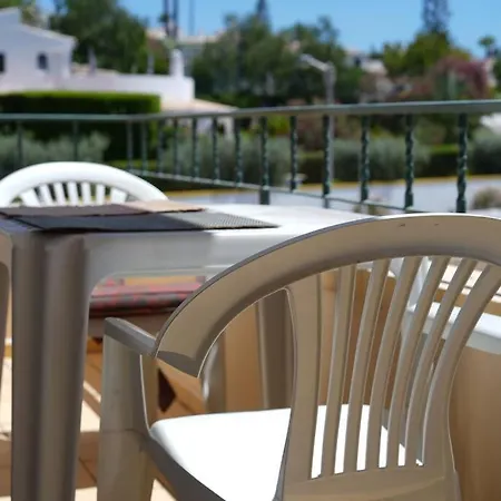 Spacious Portuguese Flat With Pool Next To